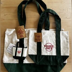 Trader Joe's Reusable Tote Bag Set